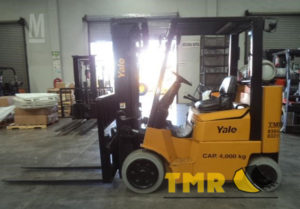 MONTACARGAS YALE 2006